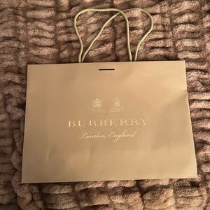 🎉BRAND NEW medium Burberry shopping bag